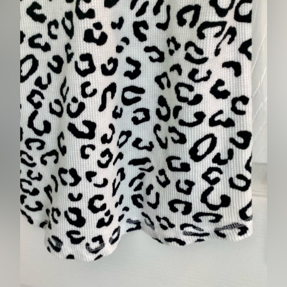 OP Black & White Leopard Thermal Top - Picture 7 of 10
